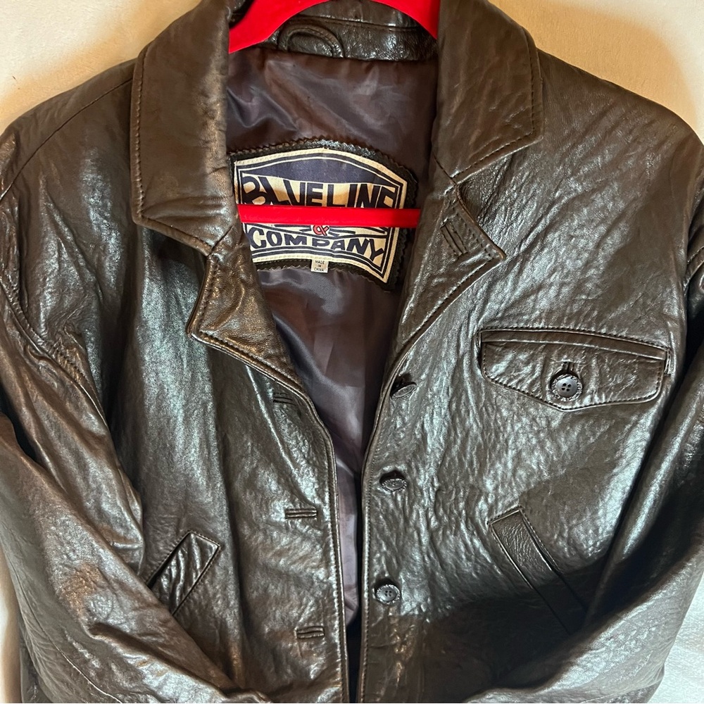 Vintage women’s  Blueline & company 100% leather bomber jacket. Size large
